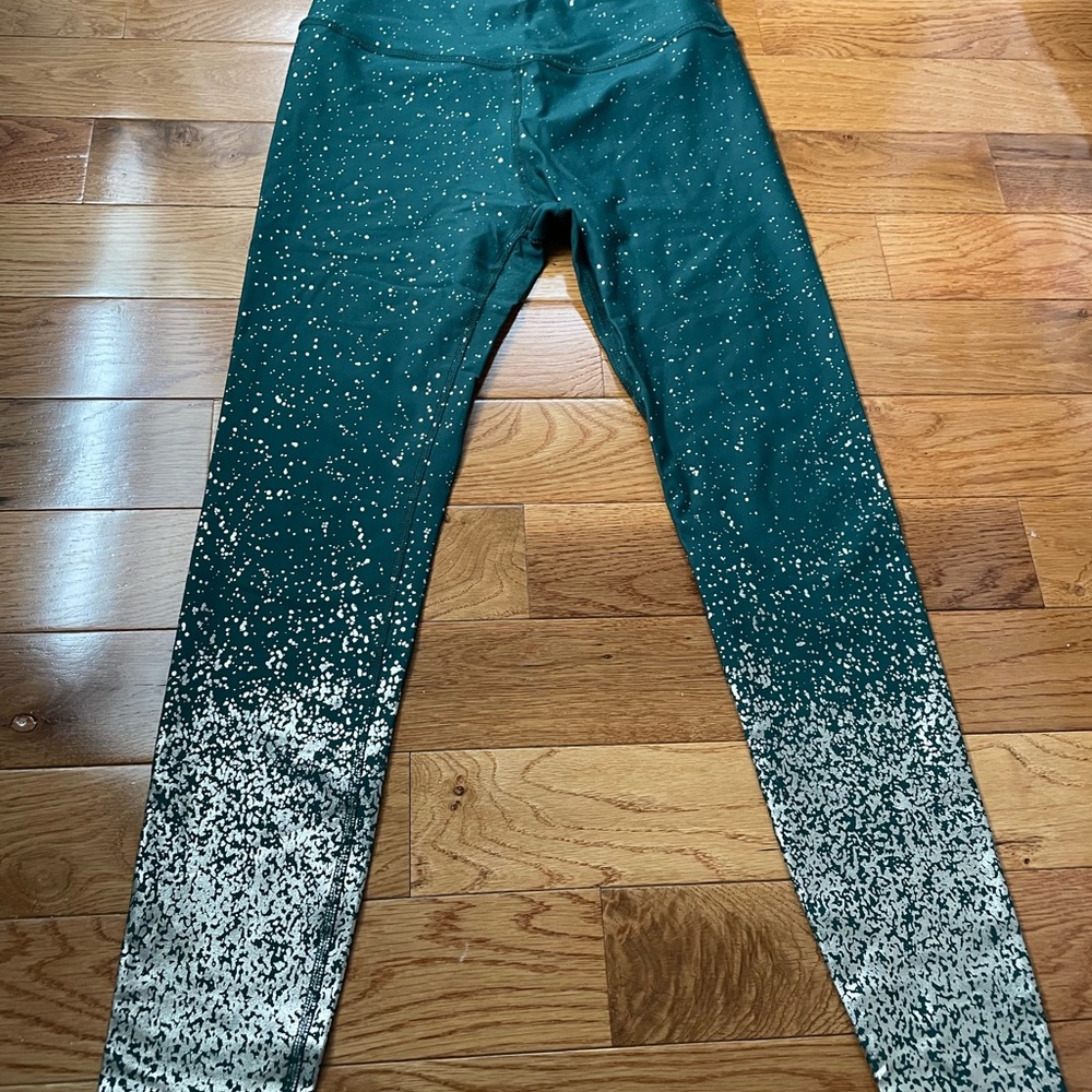 Good Used Beyond Yoga Alloy Green and Gold ombré leggings